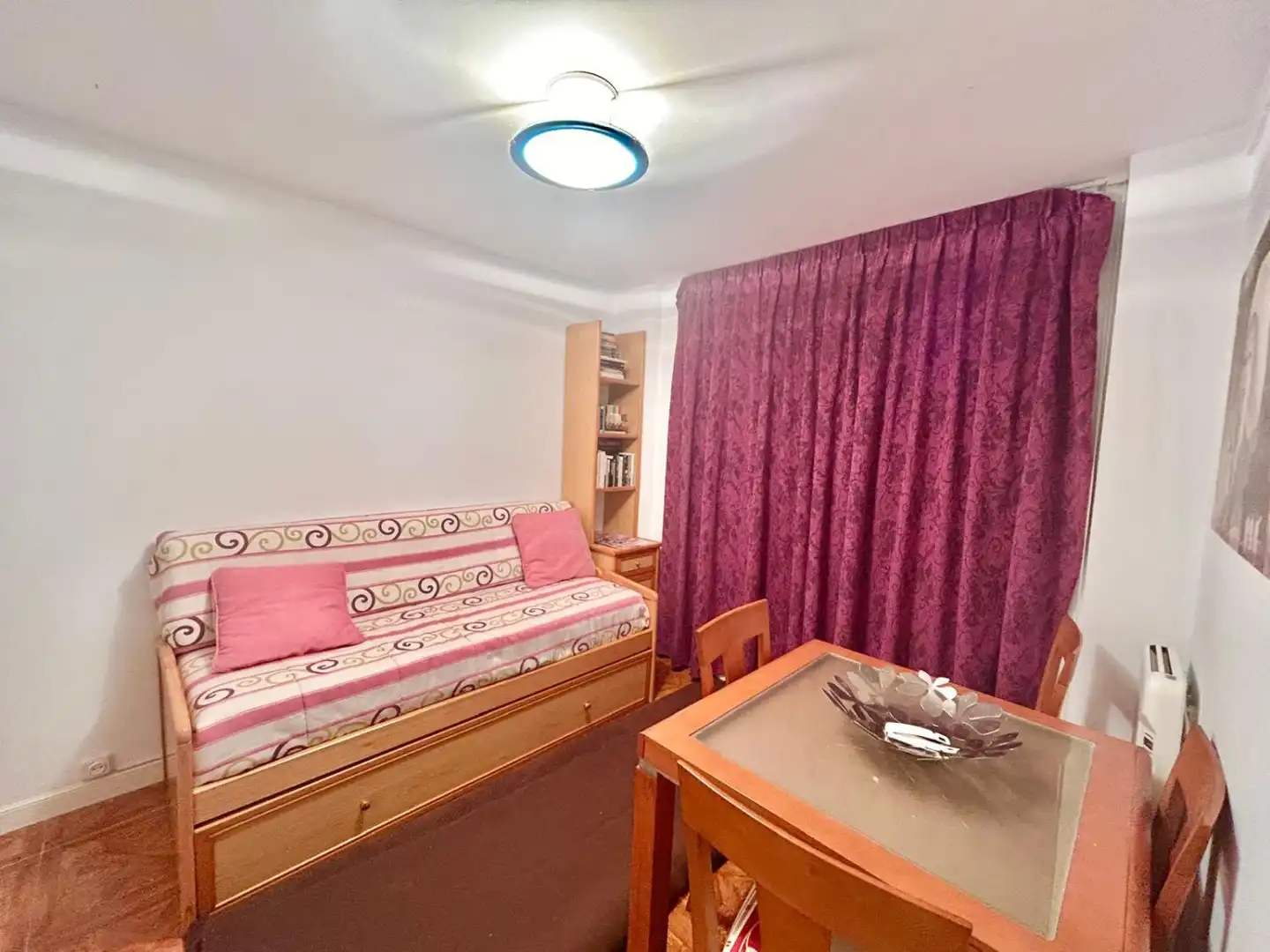 Schlafzimmer von Wohnung zur Miete in Laredo mit Heizung, Terrasse und Möbliert
