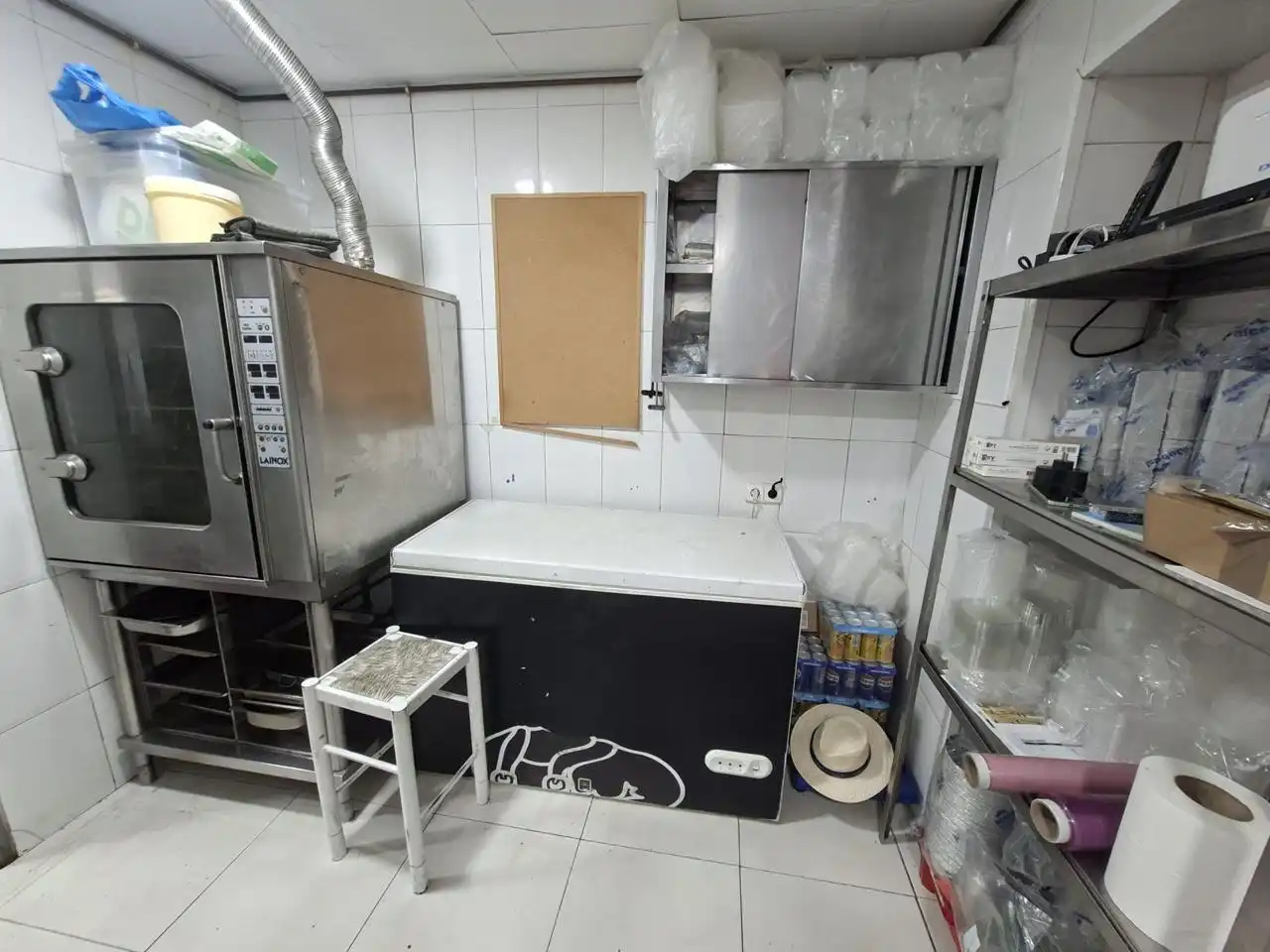 Kitchen of Commercial properties for sale in Madrid  with Air Conditioner