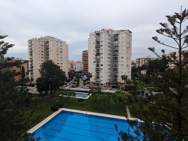 Apartament amb piscina de lloguer a Los Boliches