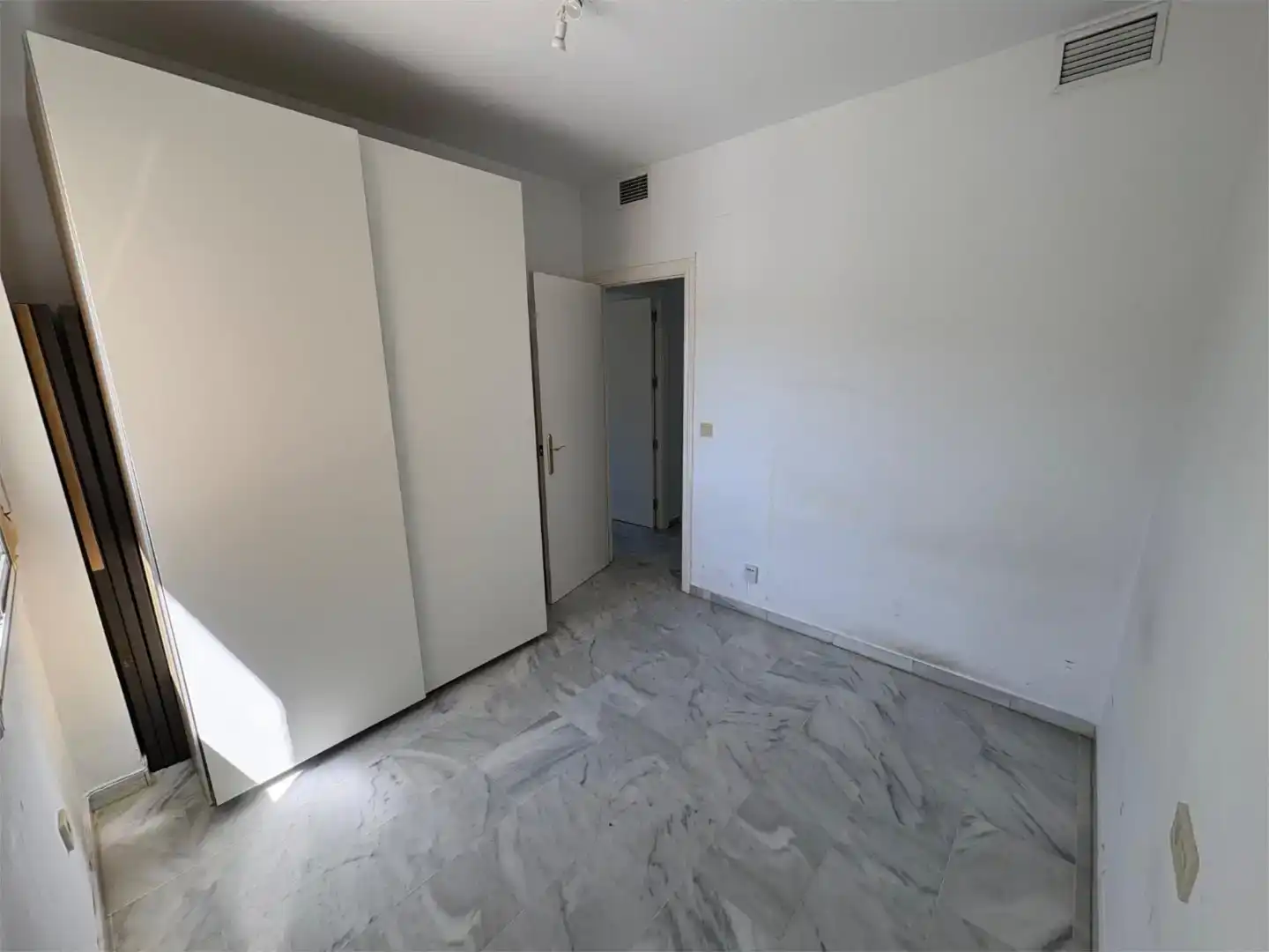 Habitación de Piso de alquiler en Tomares con Aire acondicionado, Piscina y Balcón