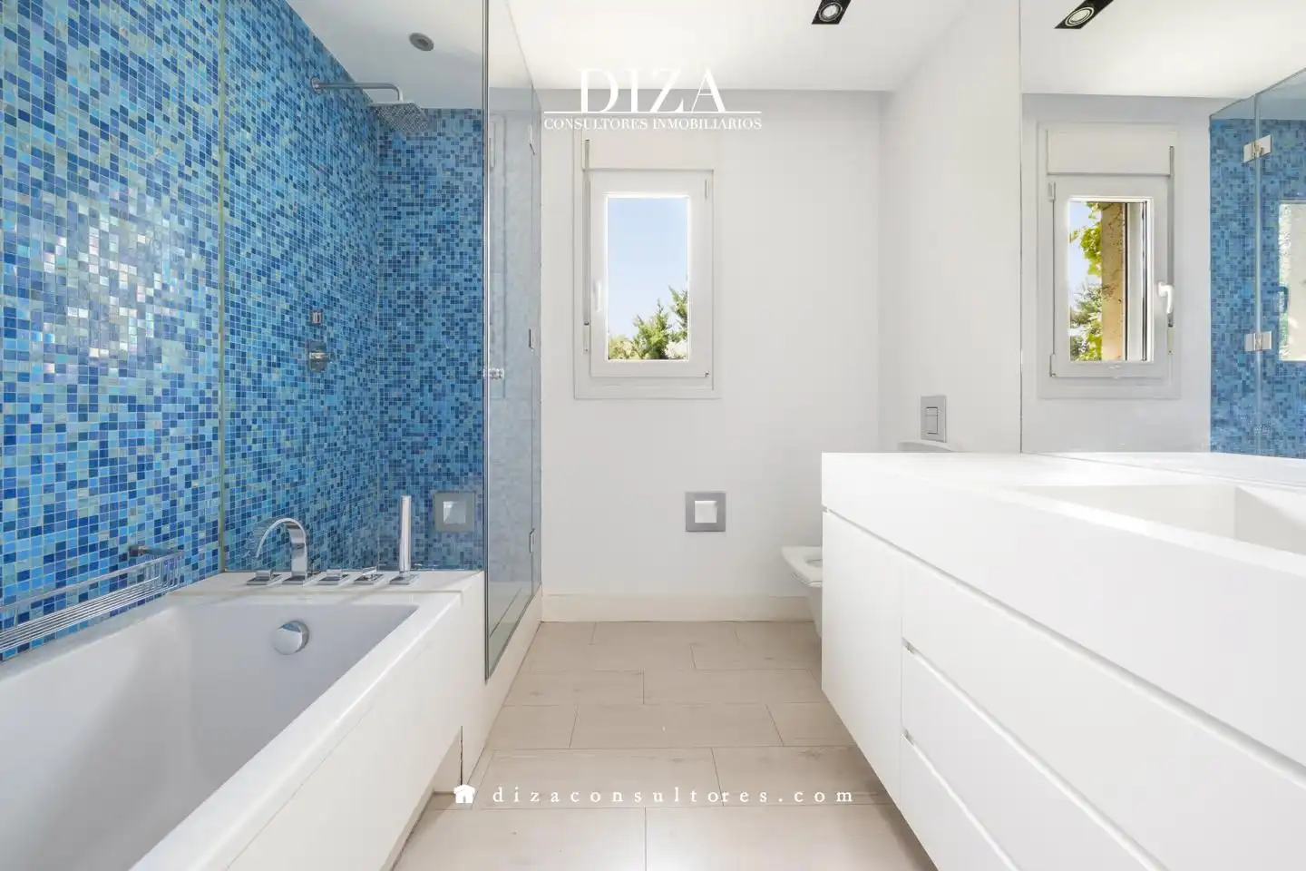 Bathroom of Houses for rent in Madrid  with Air Conditioner, Heating and Private garden