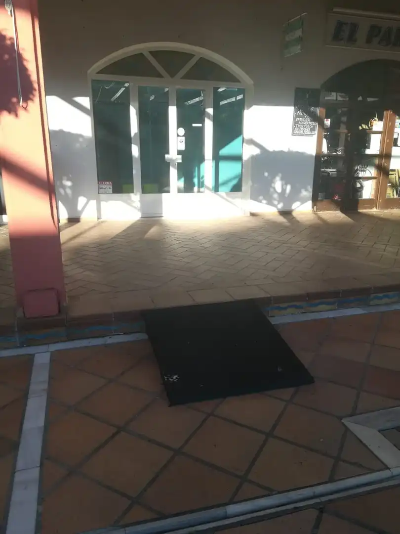 Local comercial de lloguer a Novo Sancti Petri, imagen 4