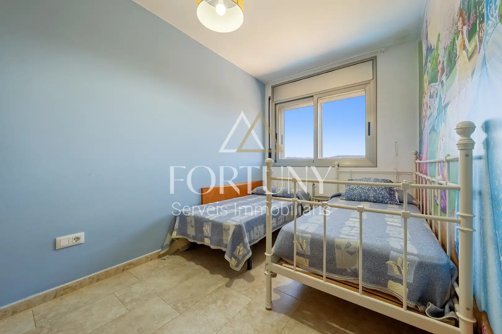 Schlafzimmer von Dachboden zum Verkauf in Cambrils mit Klimaanlage, Abstellraum und Schwimmbad