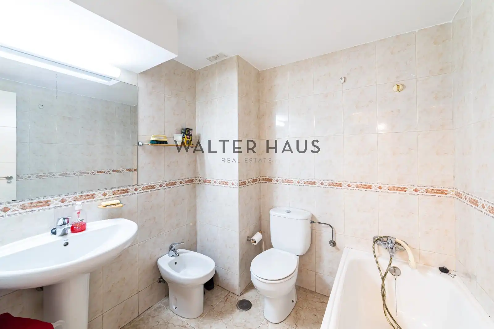 Bathroom of Flat for sale in Madrid  with Air Conditioner, Heating and Terrace