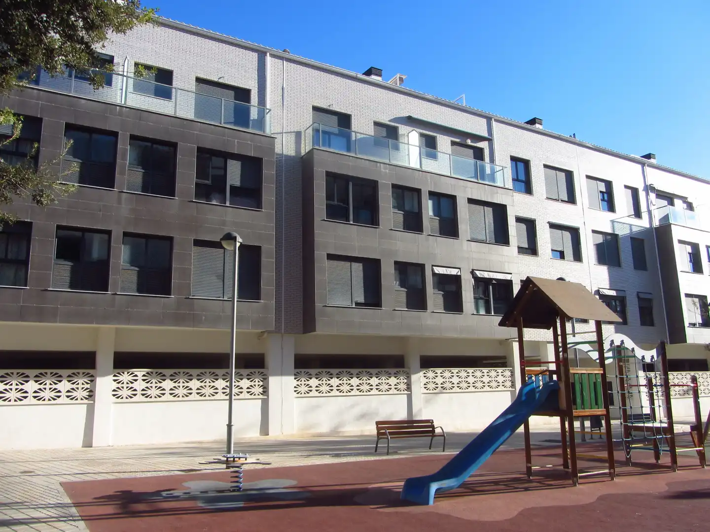Exterior view of Flat for sale in Castellón de la Plana / Castelló de la Plana  with Air Conditioner, Storage room and Furnished