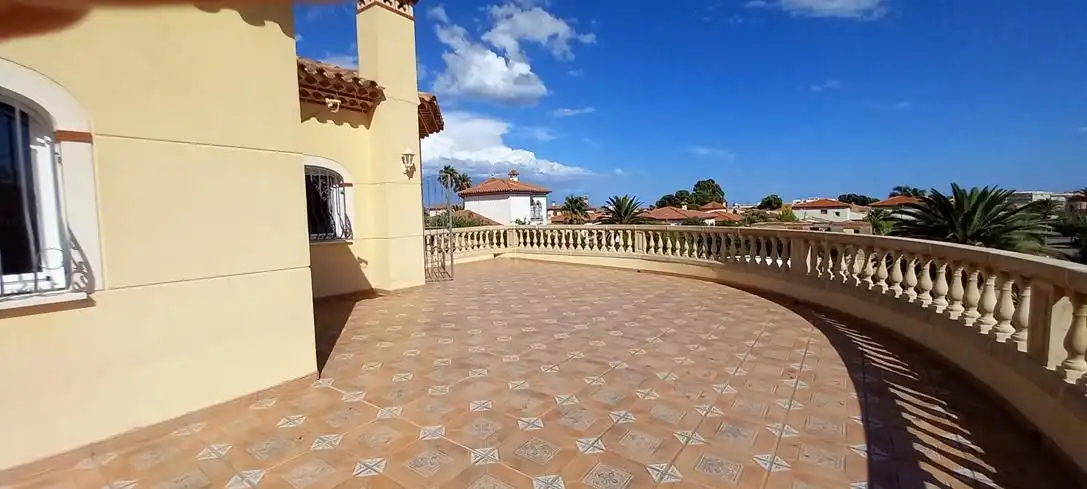 Terrassa de Casa o xalet en venda en Mont-roig del Camp amb Aire condicionat, Calefacció i Jardí privat