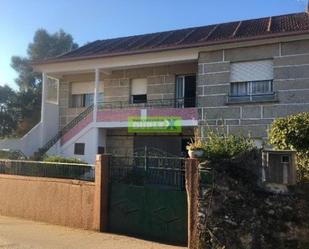 Vista exterior de Casa o xalet en venda en Pontevedra Capital  amb Calefacció, Jardí privat i Terrassa