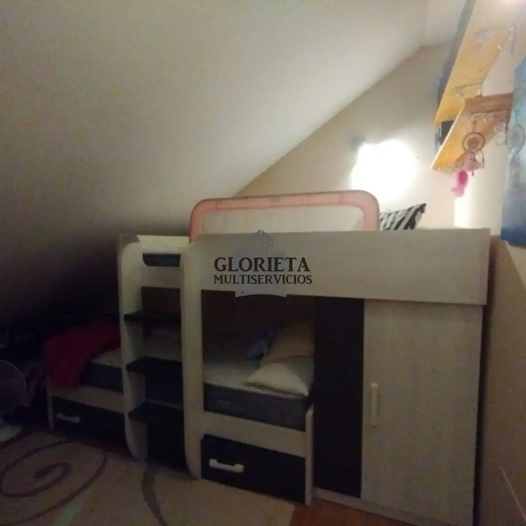 Dormitori de Casa o xalet en venda en Vigo  amb Calefacció, Terrassa i Traster