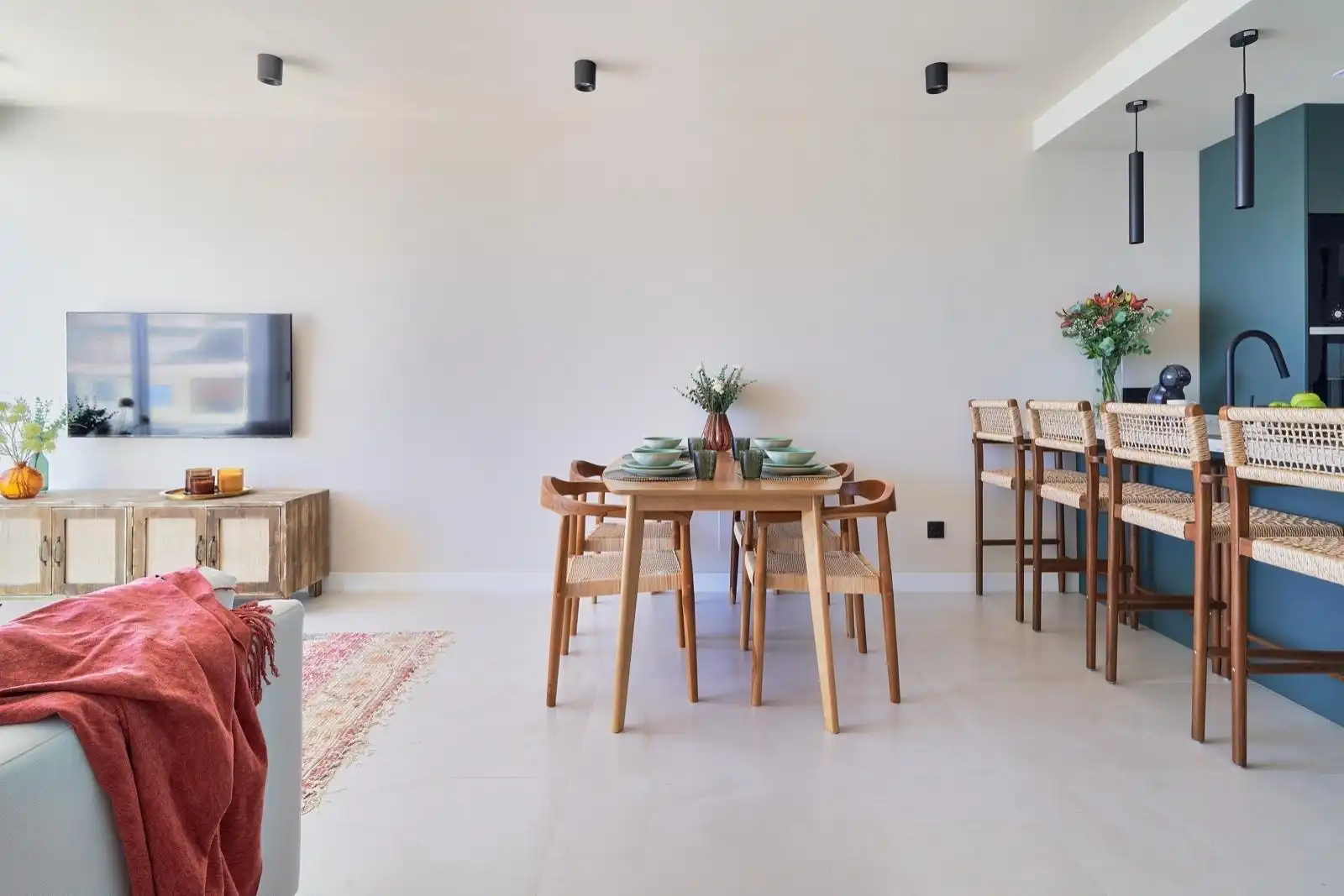 Menjador de Apartament de lloguer en Benalmádena amb Aire condicionat, Terrassa i Moblat