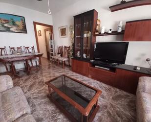 Sala d'estar de Pis en venda en Úbeda amb Aire condicionat, Moblat i Balcó