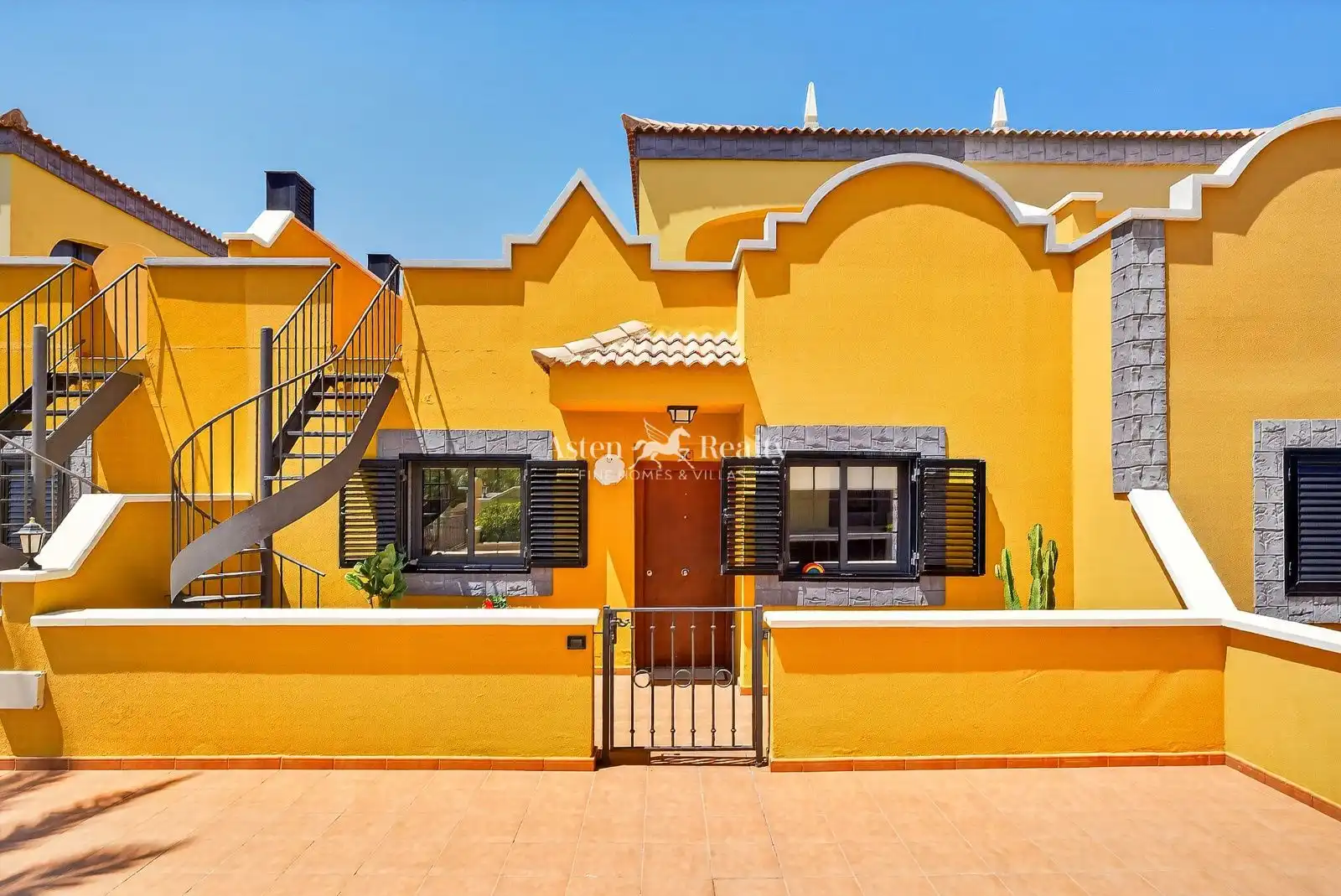 Exterior view of Detached homes for sale in Adeje  with Air Conditioner, Heating and Private garden