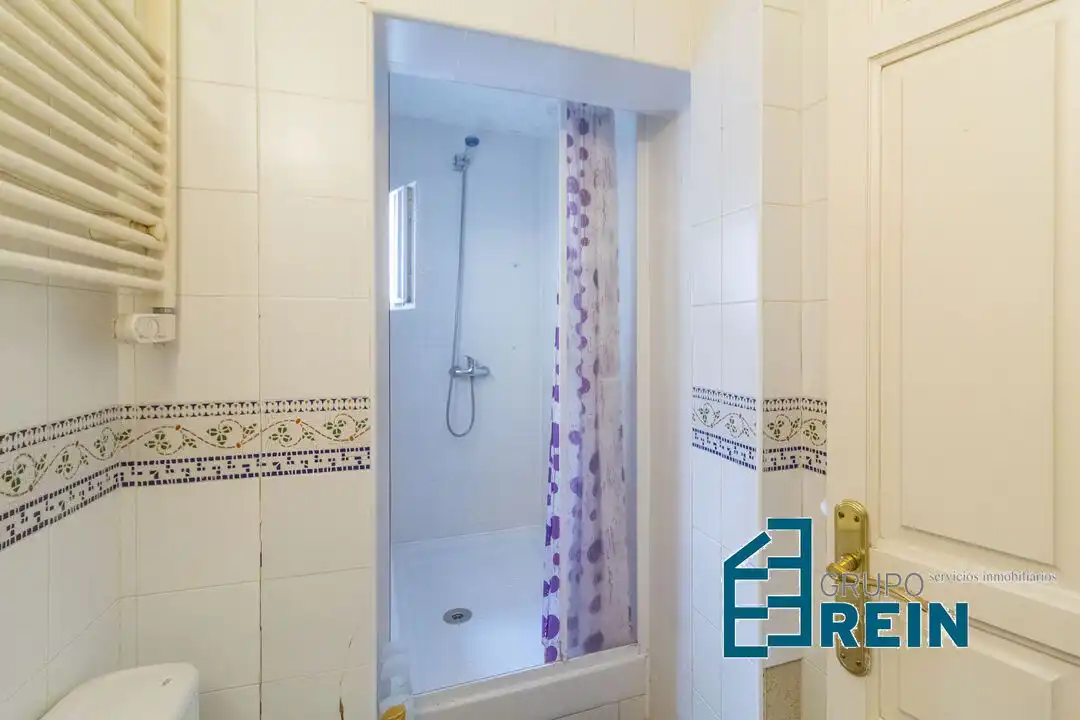 Badezimmer von Wohnung zum Verkauf in Madrid mit Klimaanlage und Heizung