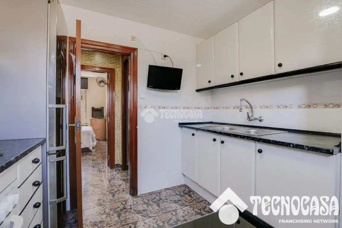 Kitchen of Flat for sale in Sant Vicenç Dels Horts  with Heating
