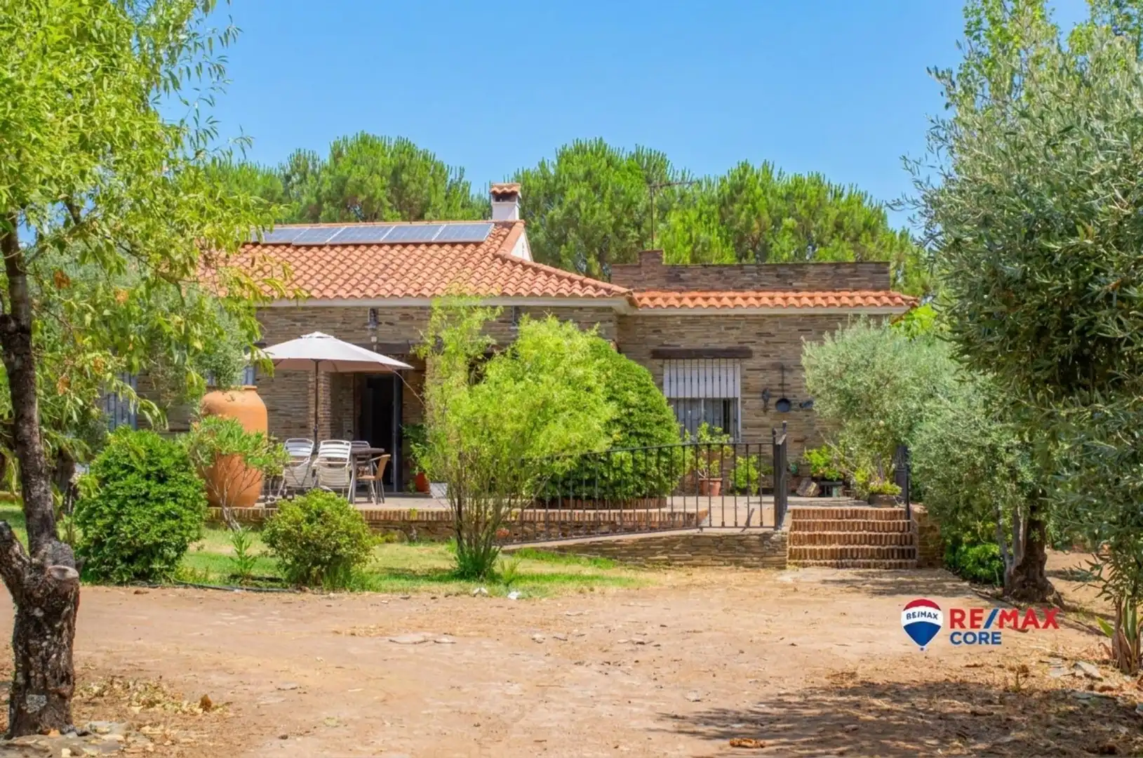 Vista exterior de Casa o xalet en venda en Puebla de Obando amb Aire condicionat, Calefacció i Jardí privat