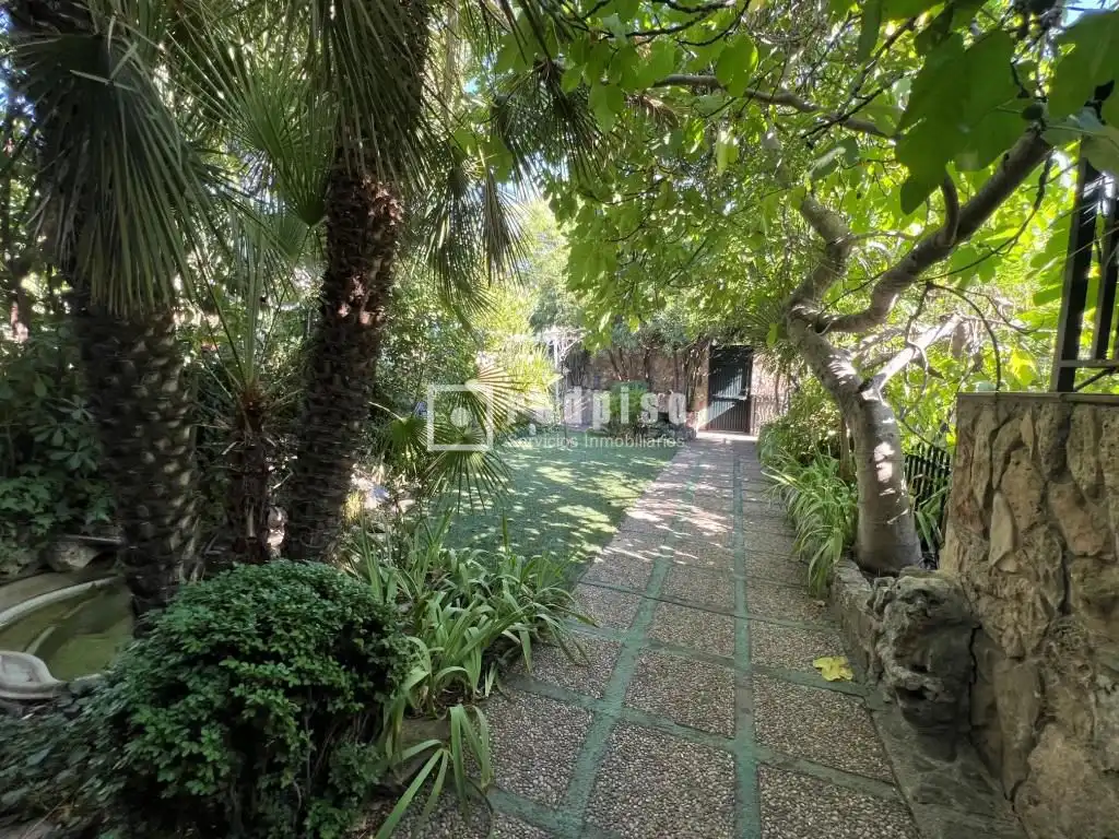 Jardí de Casa o xalet de lloguer en Madrid amb Aire condicionat, Calefacció i Jardí privat