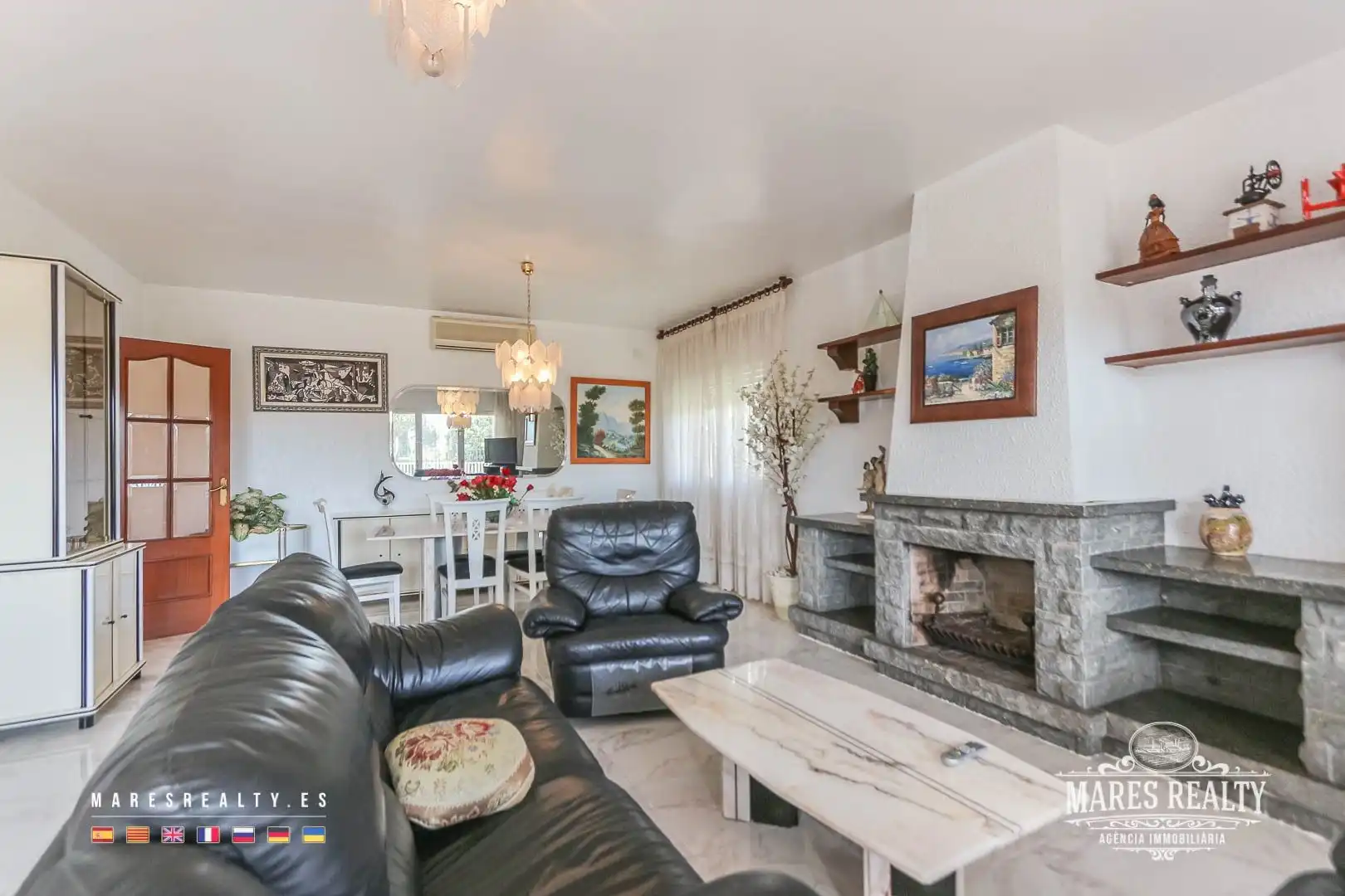 Casa con piscina en venta en Canyelles