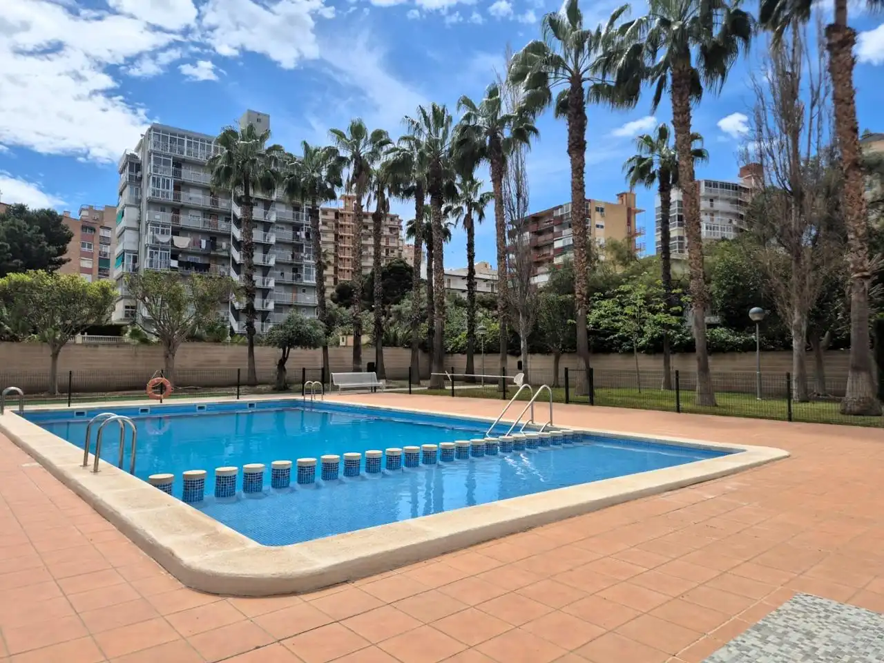 Piscina de Pis en venda en Alicante / Alacant