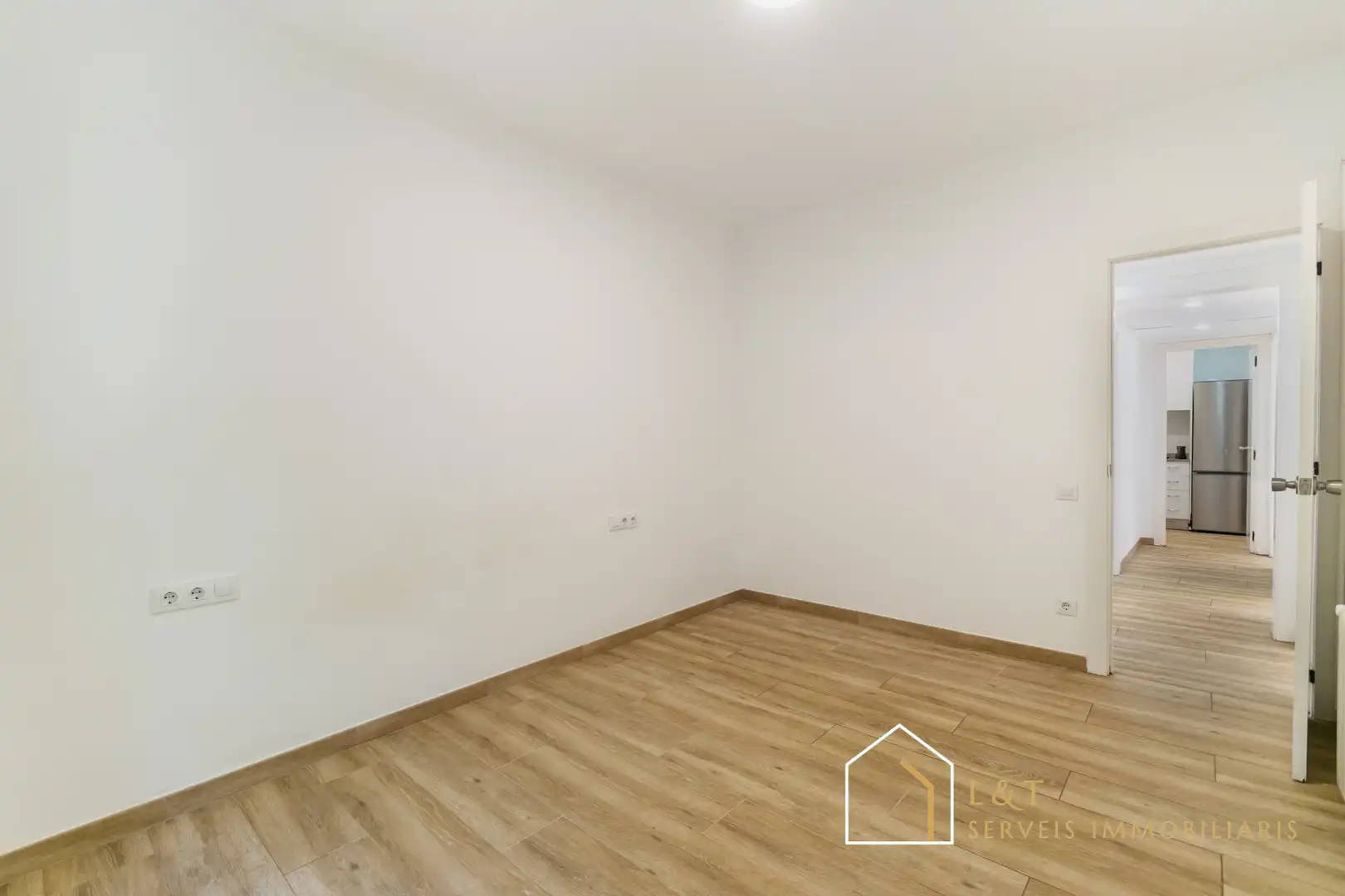 Piso en venta en Barcelona con Calefacción, Horno y Balcón