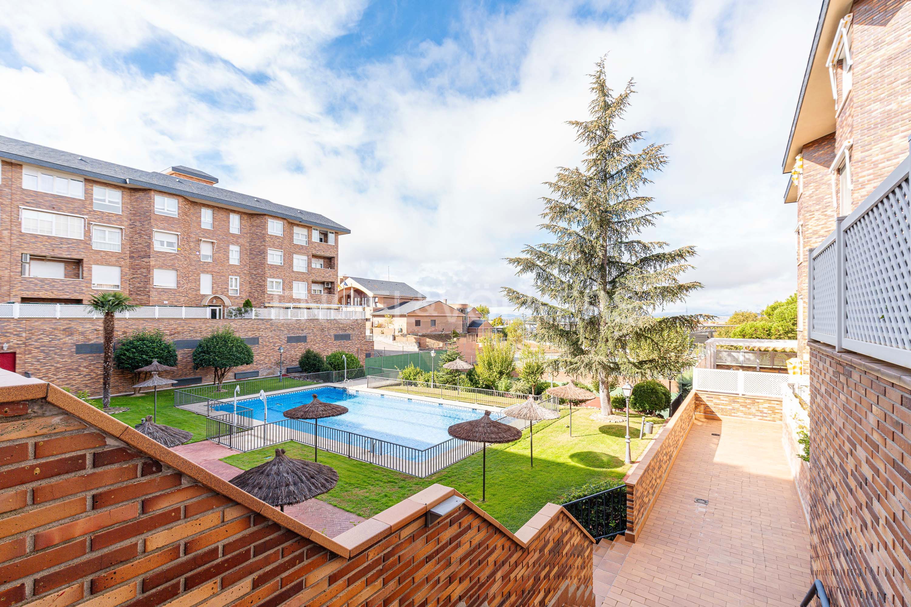 Swimming pool of Apartment for sale in Majadahonda  with Air Conditioner, Heating and Parquet flooring
