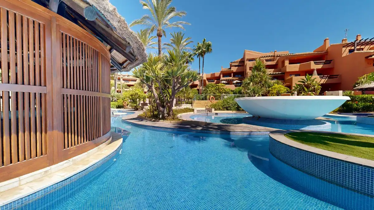 Swimming pool of Flat for sale in Estepona  with Air Conditioner, Heating and Terrace