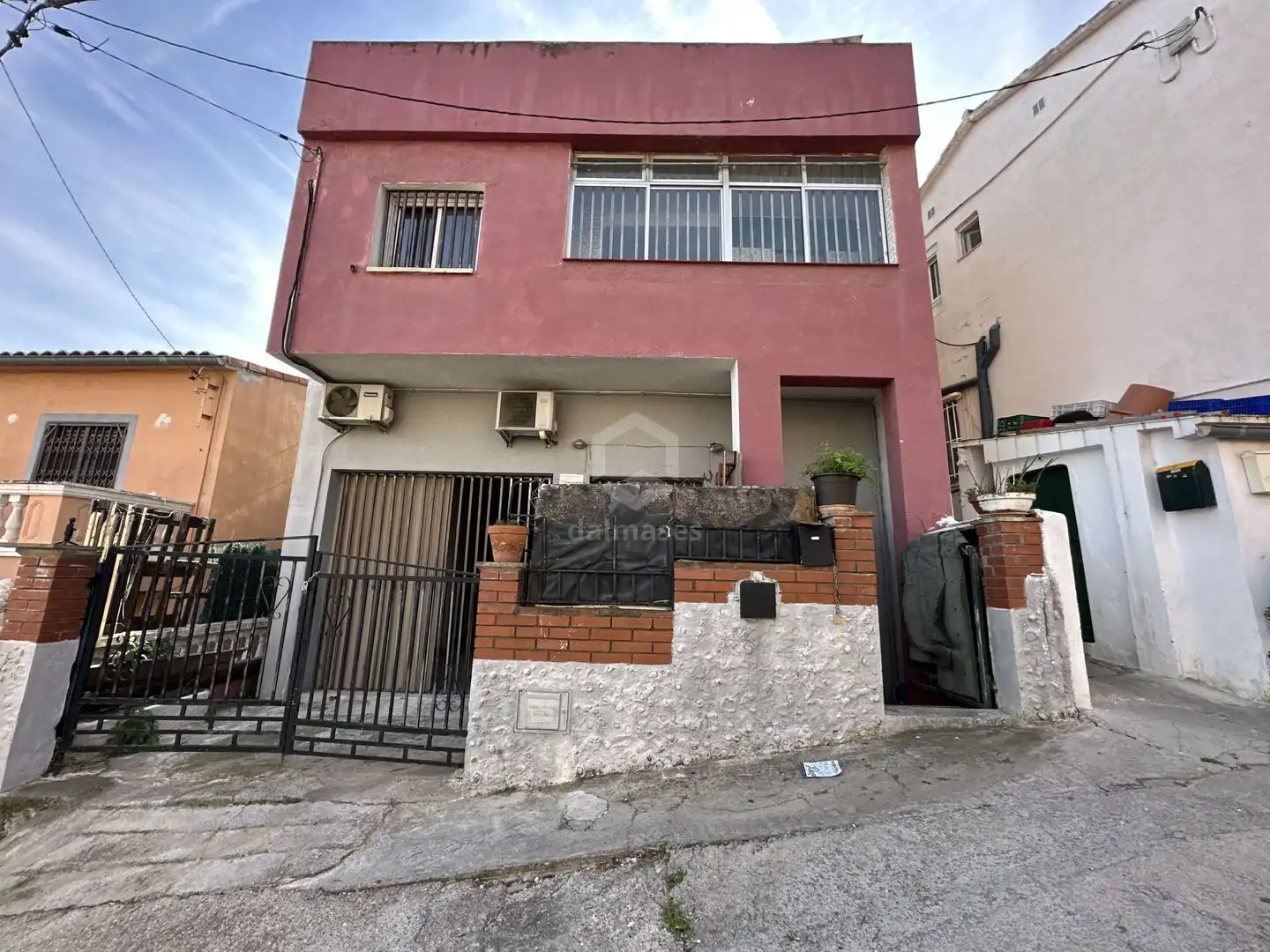 Exterior view of Houses for sale in Sant Vicenç Dels Horts  with Air Conditioner, Terrace and Storage room