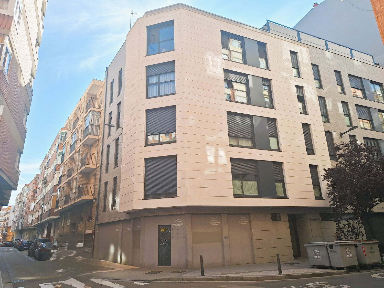 Vista exterior de Local en venta en Valladolid Capital