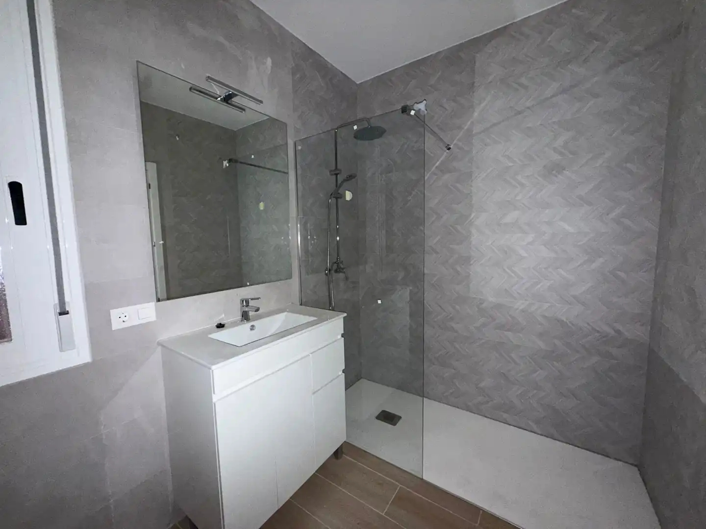 Baño de Piso en venta en Tomelloso con Aire acondicionado, Calefacción y Jardín privado