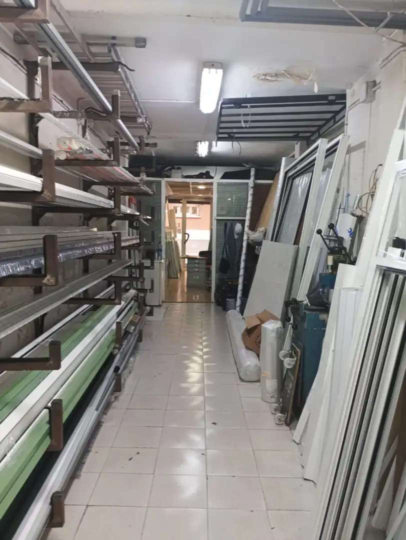 Local comercial en traspàs a Carrer de la Segarra 10