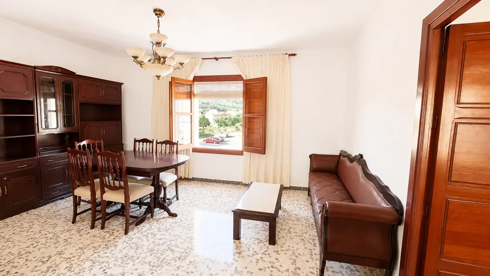 Wohnzimmer von Einfamilien-Reihenhaus zum Verkauf in Vélez de Benaudalla mit Privatgarten, Terrasse und Möbliert