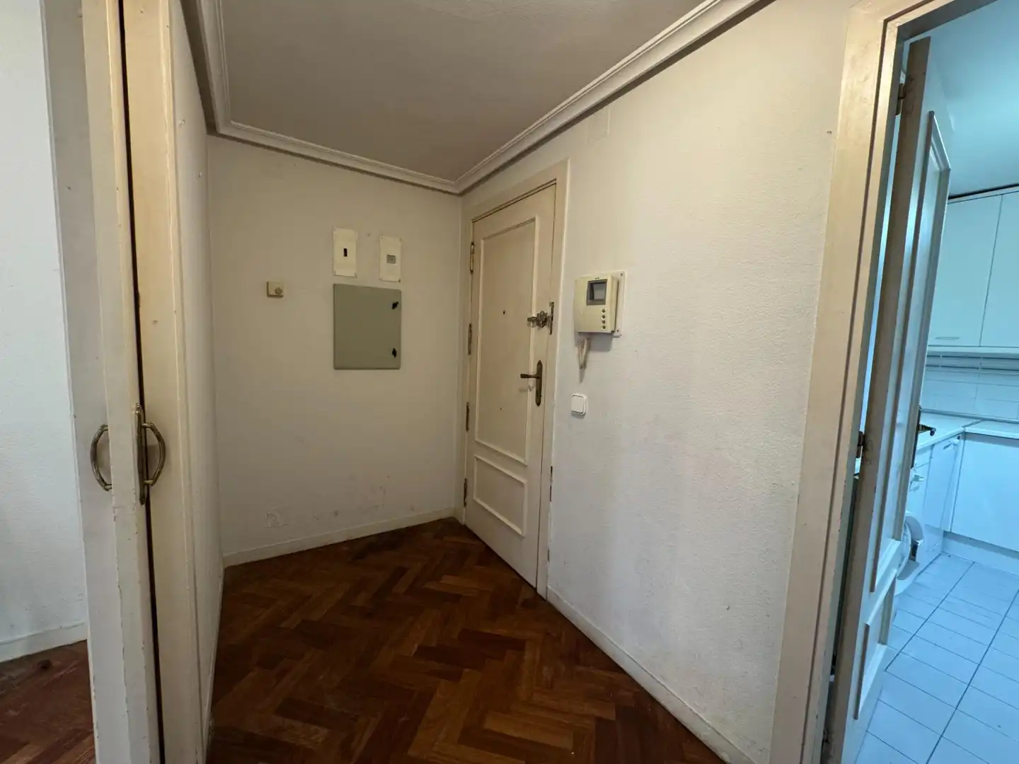 Flat for sale in Madrid  with Air Conditioner, Private garden and Parquet flooring
