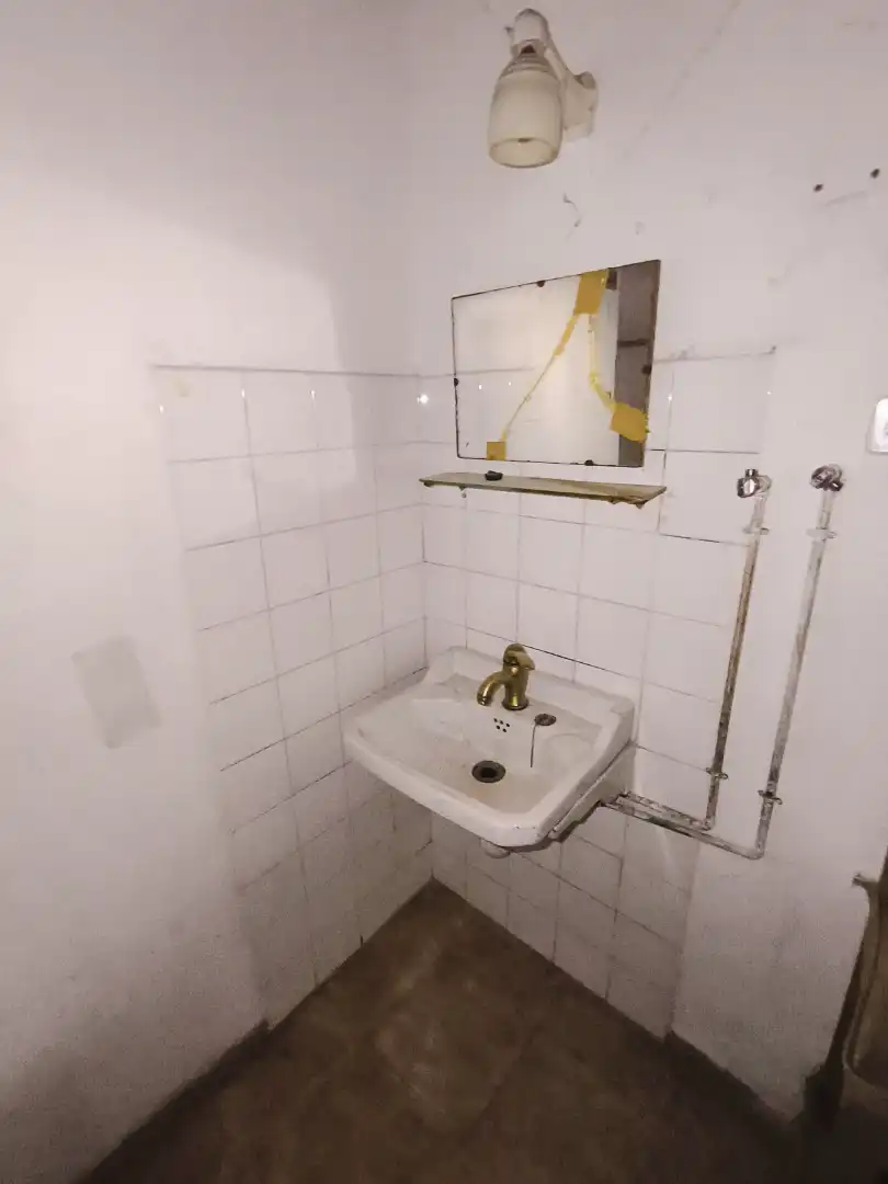 Baño de Local en venta en Palencia con Amueblado