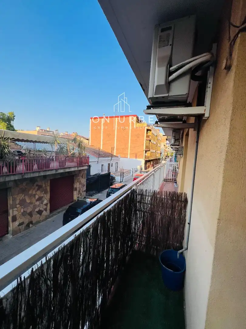 Vista exterior de Pis en venda en La Llagosta amb Aire condicionat, Terrassa i Moblat