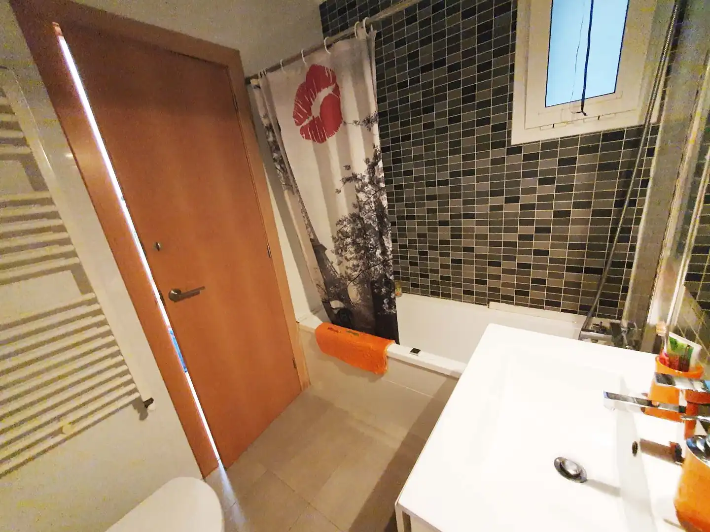 Badezimmer von Einfamilien-Reihenhaus zum Verkauf in Tossa de Mar mit Heizung, Parkett und Terrasse