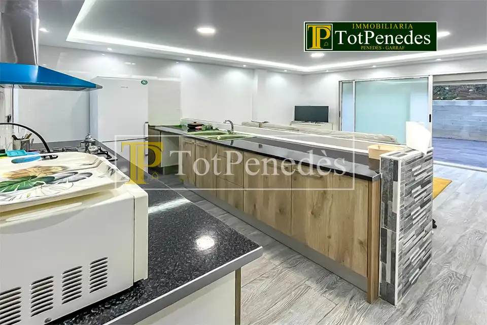 Cocina de Casa adosada en venta en Vilafranca del Penedès con Aire acondicionado, Calefacción y Terraza