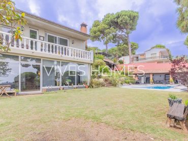 Maison avec balcon à vendre à CANIGO