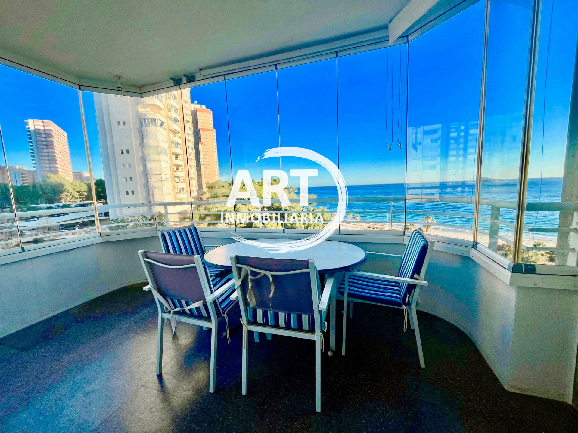 Vista exterior de Apartament en venda en Benidorm amb Aire condicionat, Terrassa i Piscina comunitària