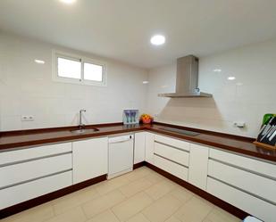 Kitchen of Single-family semi-detached for sale in  Sevilla Capital  with Air Conditioner and Terrace