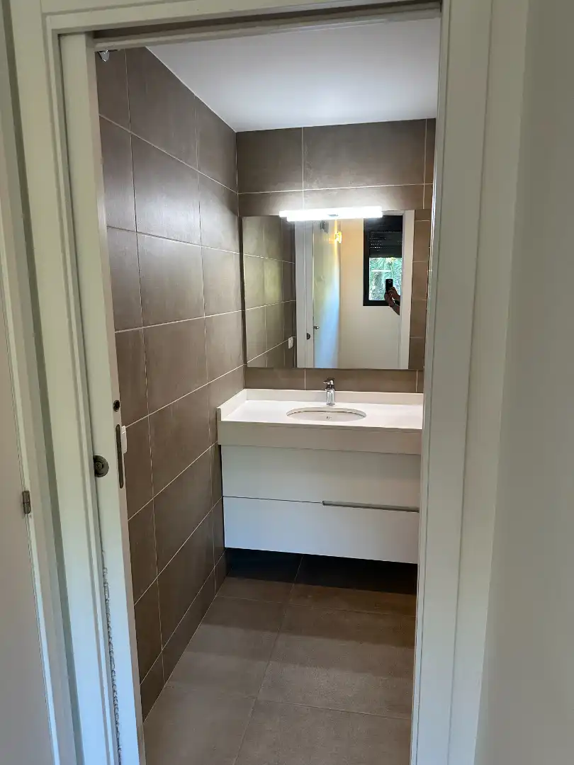 Bathroom of Flat for rent in L'Hospitalet de Llobregat  with Air Conditioner, Parquet flooring and Oven