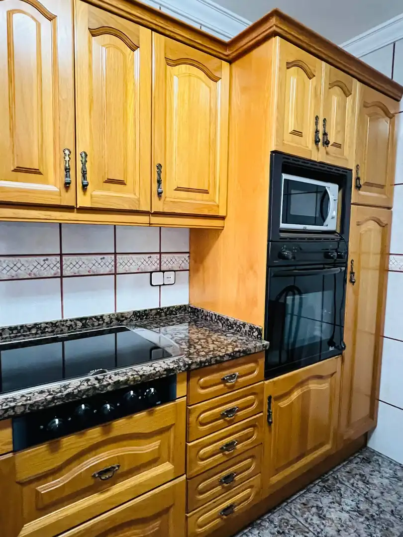 Cuina de Casa o xalet en venda en Vilanova i la Geltrú amb Calefacció