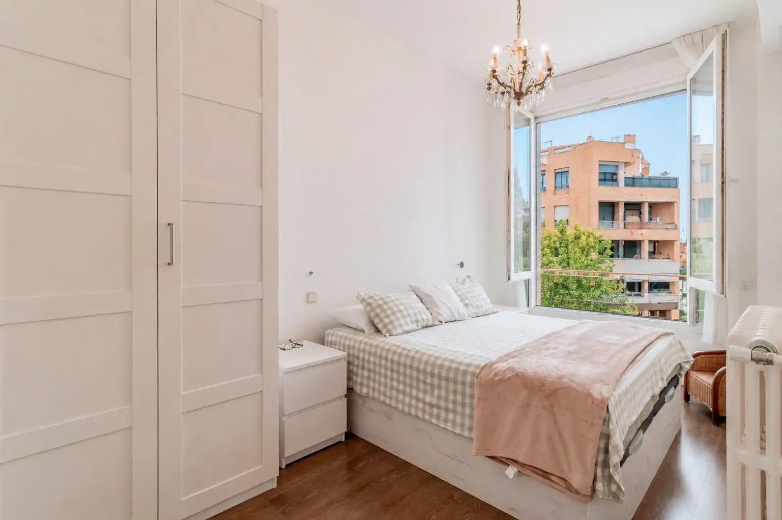 Dormitori de Apartament en venda en Madrid amb Calefacció