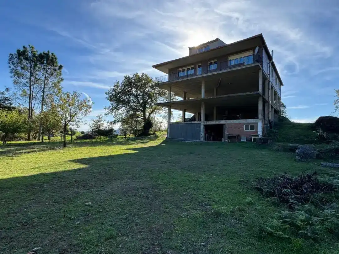 Vista exterior de Casa o xalet en venda en Cangas  amb Aire condicionat i Balcó