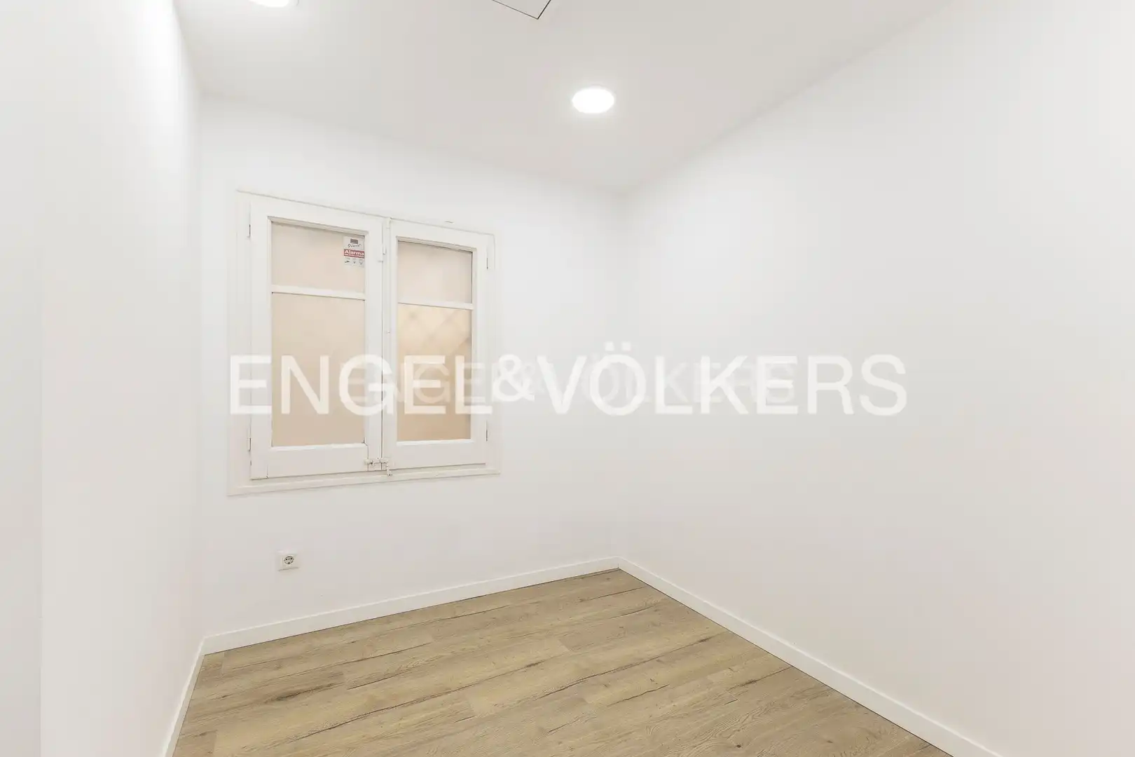 Flat for sale in Barcelona  with Air Conditioner, Heating and Parquet flooring