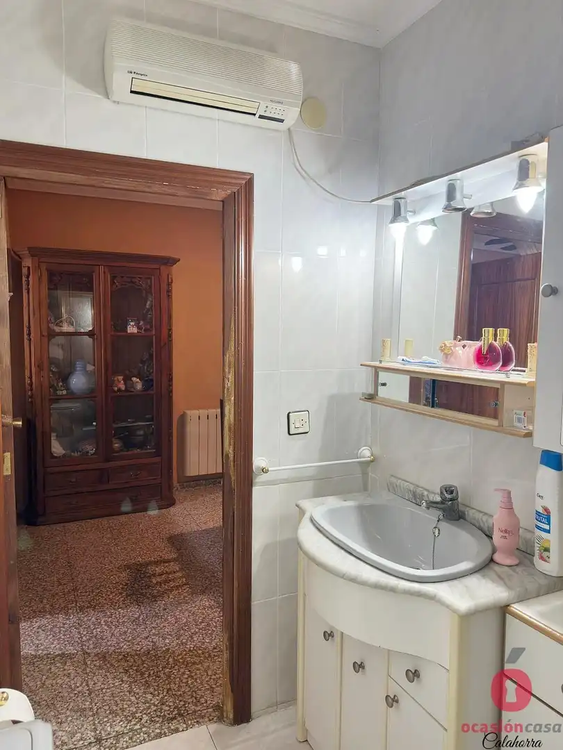 Bathroom of Flat for sale in Córdoba  with Air Conditioner, Heating and Terrace