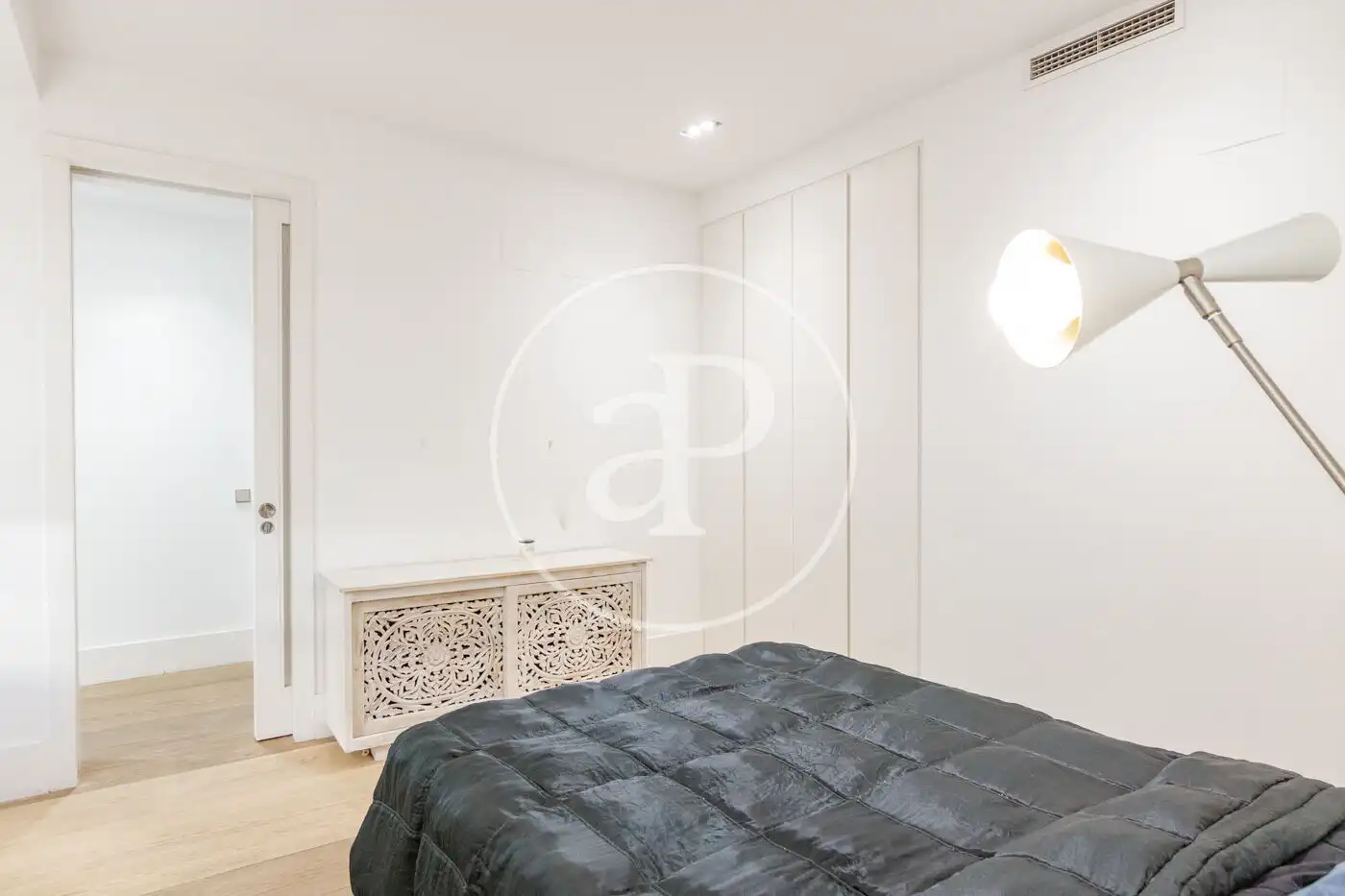 Habitación de Ático en venta en Madrid con Aire acondicionado, Calefacción y Jardín privado