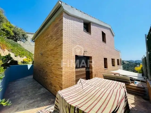 Vista exterior de Casa o xalet en venda en Tordera amb Jardí privat, Terrassa i Balcó