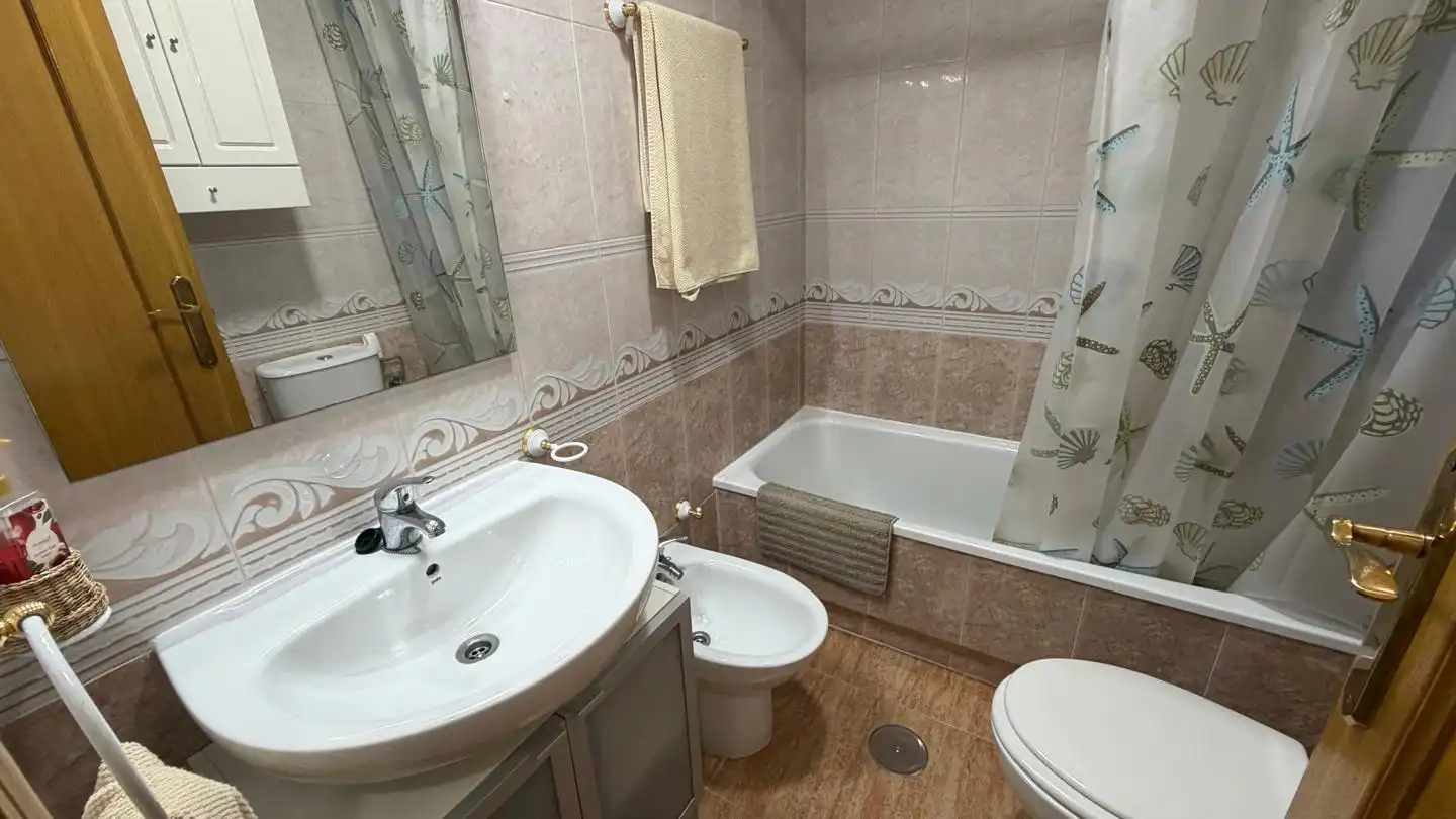 Baño de Apartamento en venta en La Manga del Mar Menor con Aire acondicionado, Terraza y Piscina