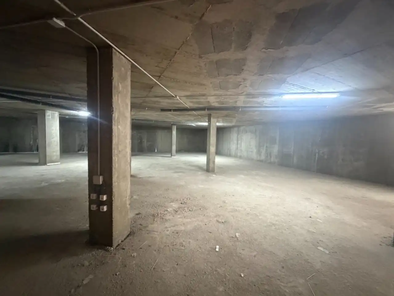 Local de lloguer a Avenida de los Reyes Católicos, Nuevo Hospital