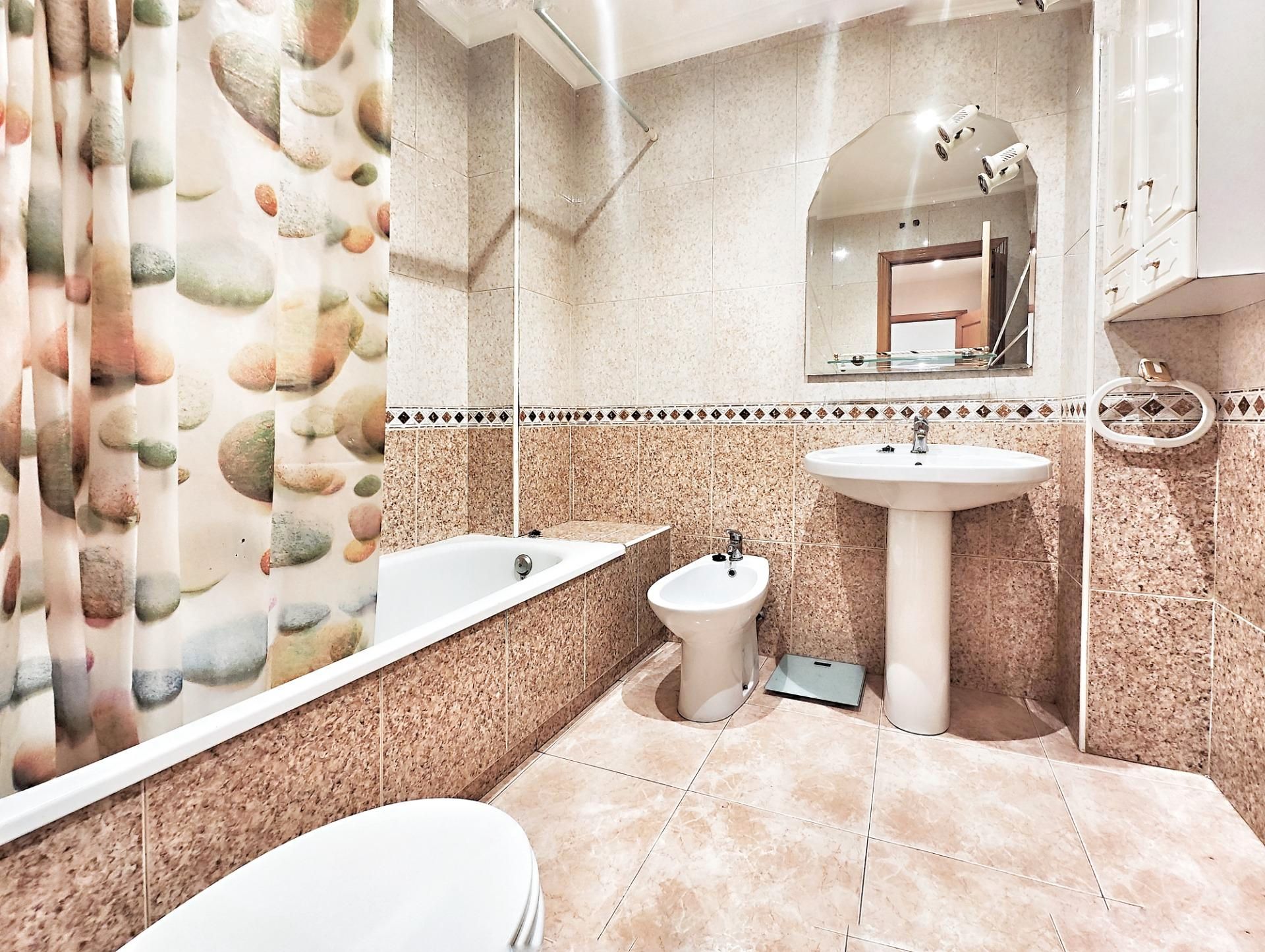 Bany de Pis en venda en Puertollano amb Calefacció i Moblat