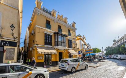 Vista exterior de Casa o xalet en venda en  Sevilla Capital amb Terrassa i Balcó