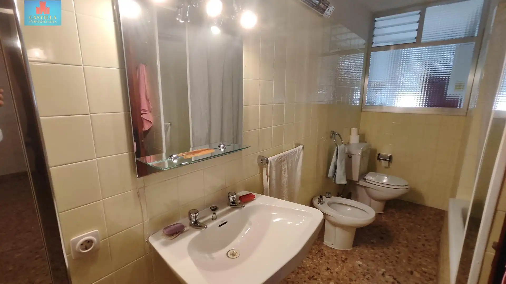Baño de Piso en venta en El Barraco  con Calefacción, Terraza y Amueblado